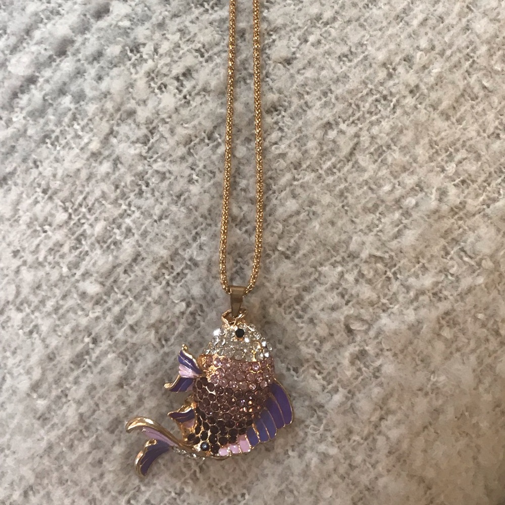 💜💎🐠 Jewel-Studded Fish Necklace🐠💎💜